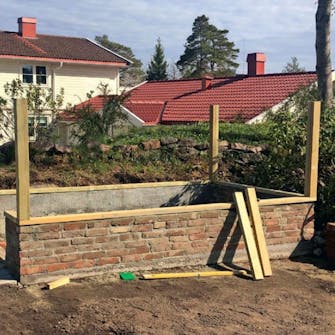 Kasvihuone vanhoista ikkunoista Kasvihuone vanhoista ikkunoista